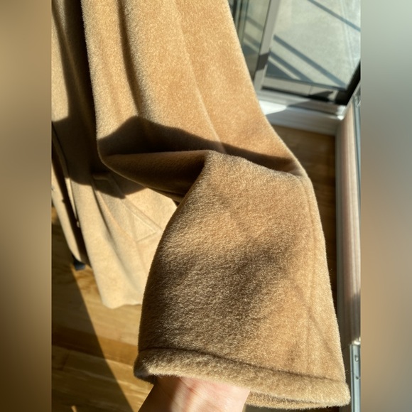 NEVER WORN: MaxMara Icon 101801 Coat 100% Virgin Wool (Orig $5K) - Picture 9 of 14